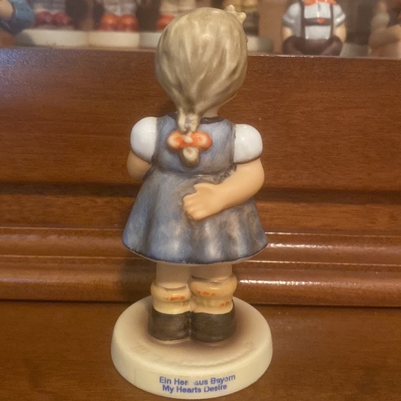 💛TM8 ‘My Hearts Desire’ Hummel Goebel #2102/A - Picture 4 of 8